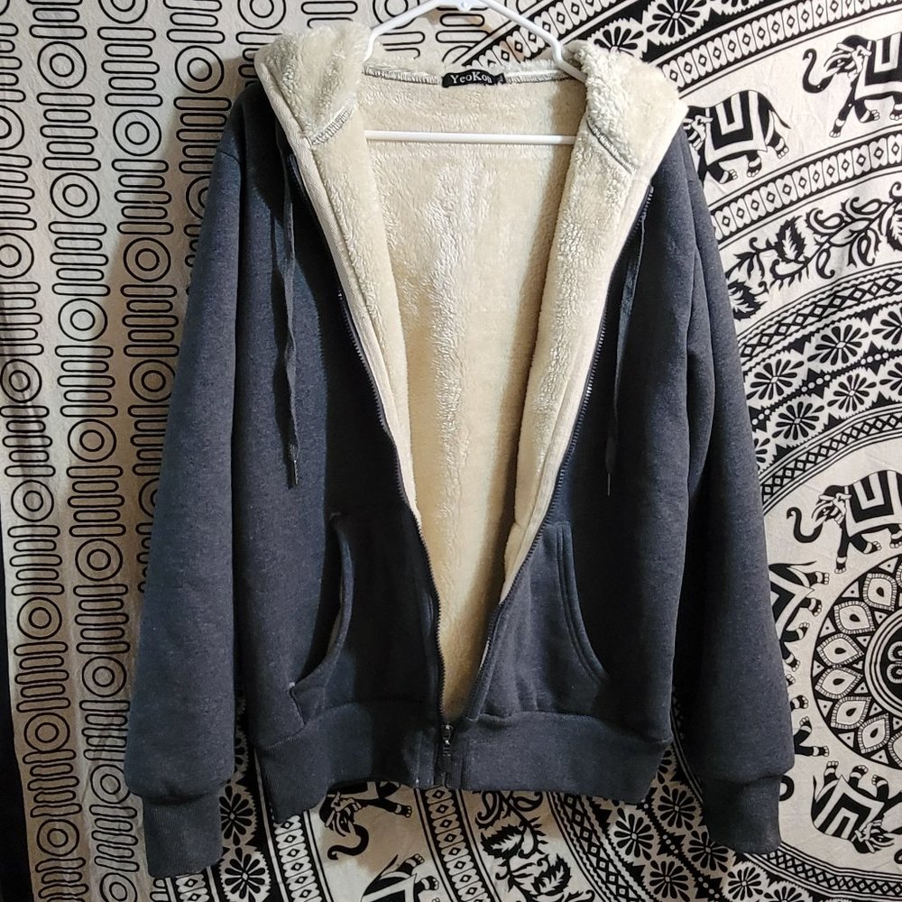 XL Fuzzy Grey Sweatshirt